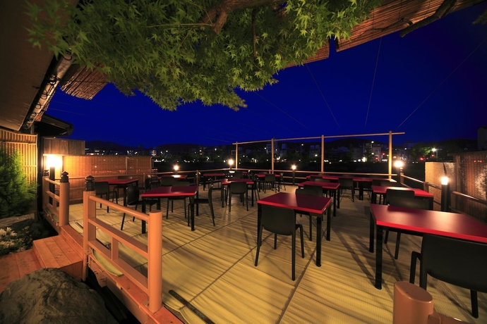 Imagen del bar/restaurante del Hotel Tazuru. Foto 10