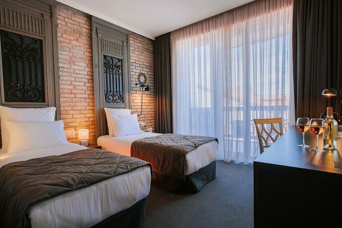 Imagen de la habitación del Hotel Tbilisee. Foto 11
