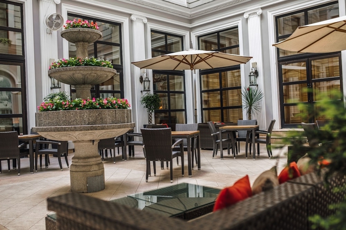 Imagen de la habitación del Hotel Tbilisi Marriott. Foto 16