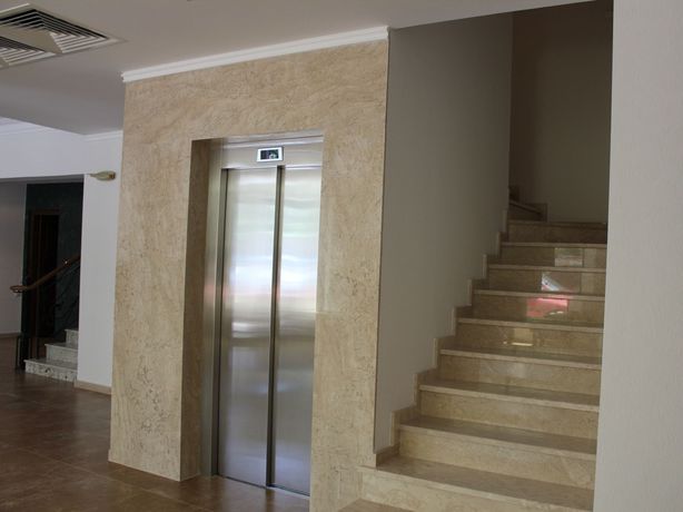 Imagen de los exteriores del Hotel Tbilotel. Foto 8