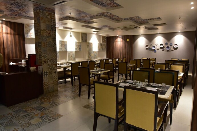 Imagen del bar/restaurante del Hotel Tea County, Dibrugarh. Foto 17