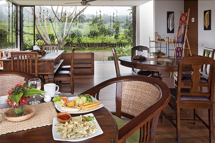 Imagen del bar/restaurante del Hotel Tea Garden Resort. Foto 2