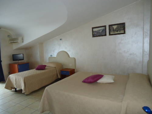 Imagen de la habitación del Hotel Tea Palace. Foto 3