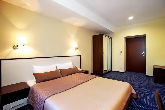 Imagen de la habitación del Hotel Teatralny. Foto 15