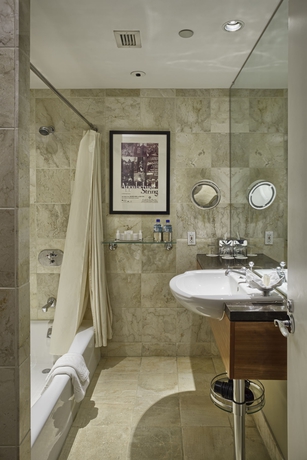 Imagen de la habitación del Hotel Teatro. Foto 10