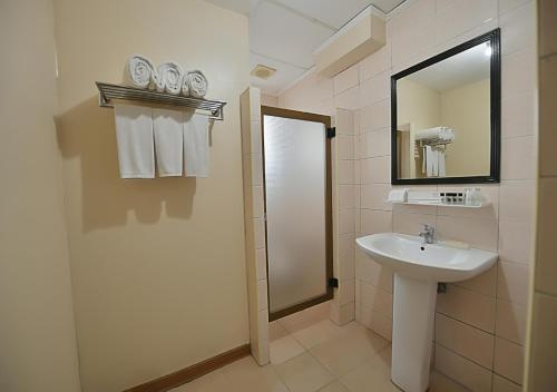 Imagen de la habitación del Hotel Techno Park. Foto 6