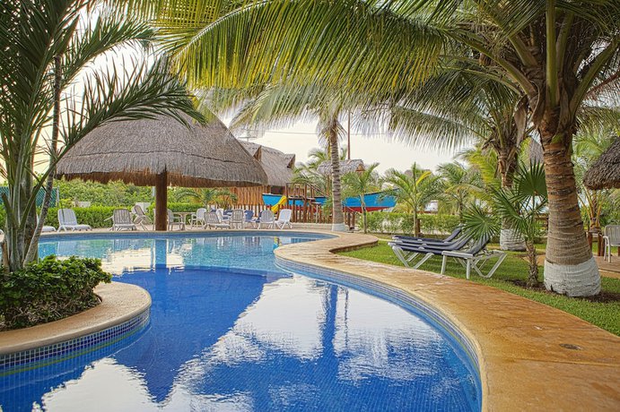 Imagen de la piscina del Hotel Tecnohotel Beach. Foto 17