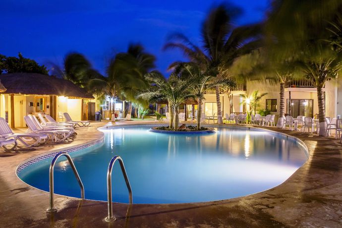 Imagen de la piscina del Hotel Tecnohotel Beach. Foto 19