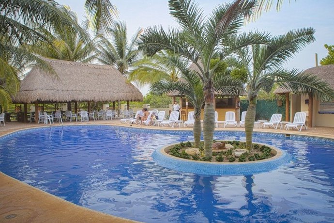 Imagen de la piscina del Hotel Tecnohotel Beach. Foto 20