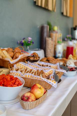 Imagen del bar/restaurante del Hotel Tecnohotel Itzaes. Foto 6