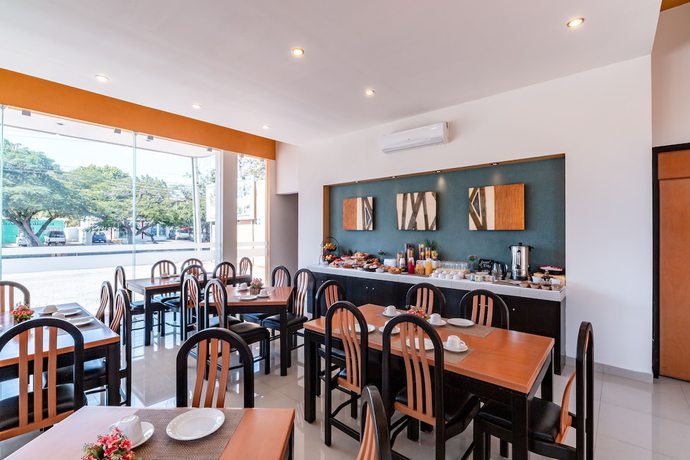 Imagen del bar/restaurante del Hotel Tecnohotel Itzaes. Foto 7