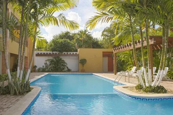 Imagen de la piscina del Hotel Tecnohotel Itzaes, M&eacute;rida. Foto 19