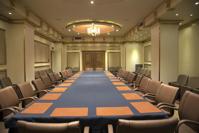 Imagen de los interiores del Hotel Tehran Grand. Foto 8