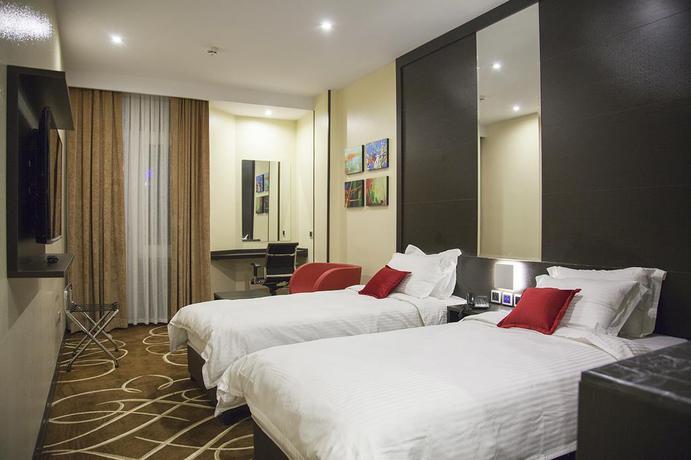 Imagen de la habitación del Hotel Tehran Grand. Foto 4