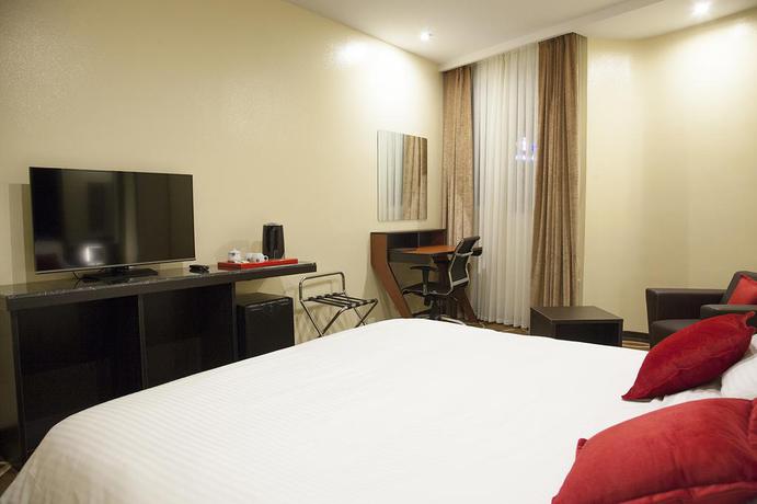 Imagen de la habitación del Hotel Tehran Grand. Foto 6