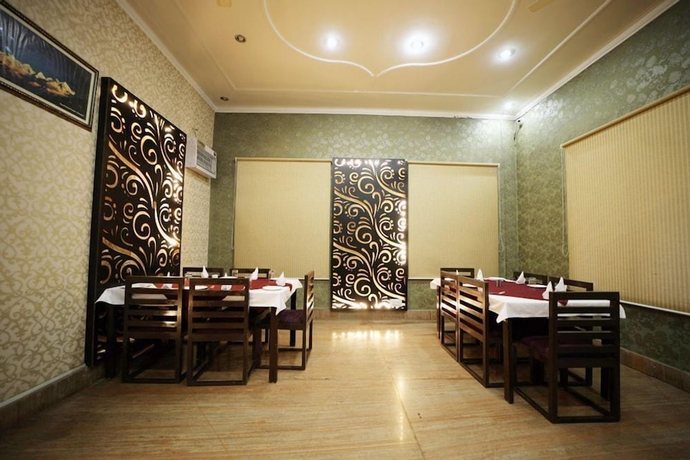 Imagen del bar/restaurante del Hotel Tehri Club and Resorts. Foto 6