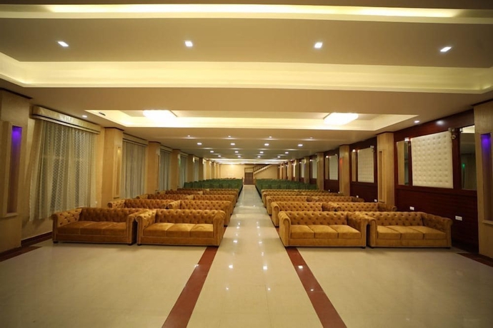 Imagen de los interiores del Hotel Tehri Club and Resorts. Foto 18