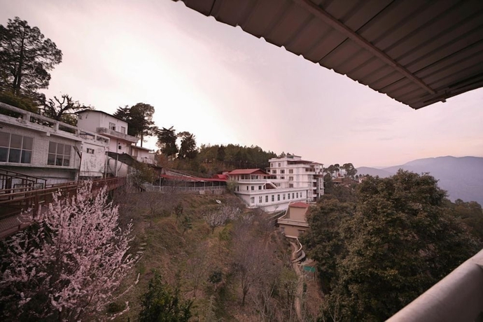 Imagen de los exteriores del Hotel Tehri Club and Resorts. Foto 15