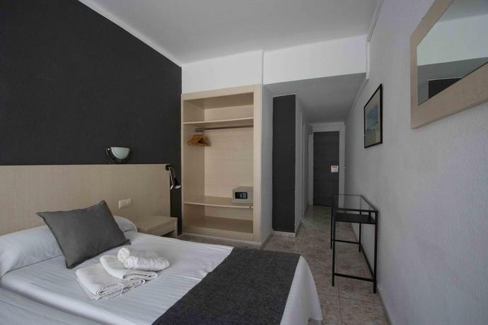 Imagen de la habitación del Hotel Teide. Foto 6