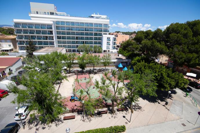 Imagen de los exteriores del Hotel Teide. Foto 12