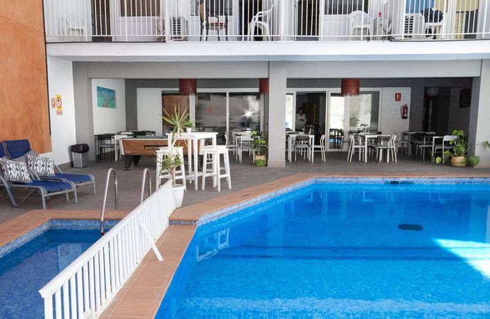 Imagen de la piscina del Hotel Teide. Foto 18