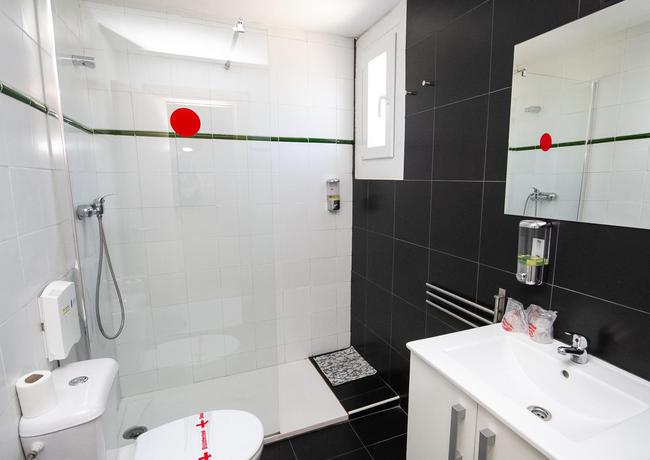 Imagen de la habitación del Hotel Teide. Foto 7