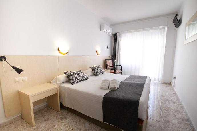 Imagen de la habitación del Hotel Teide. Foto 9