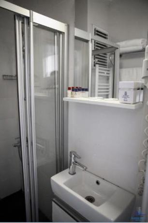Imagen de la habitación del Hotel Tel Street Suites. Foto 17