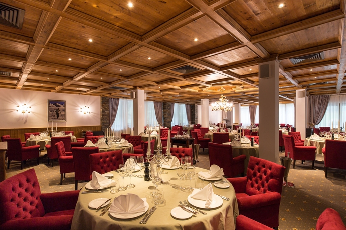 Imagen del bar/restaurante del Hotel Teleferic Grand. Foto 4