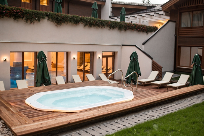 Imagen de los exteriores del Hotel Teleferic Grand. Foto 12