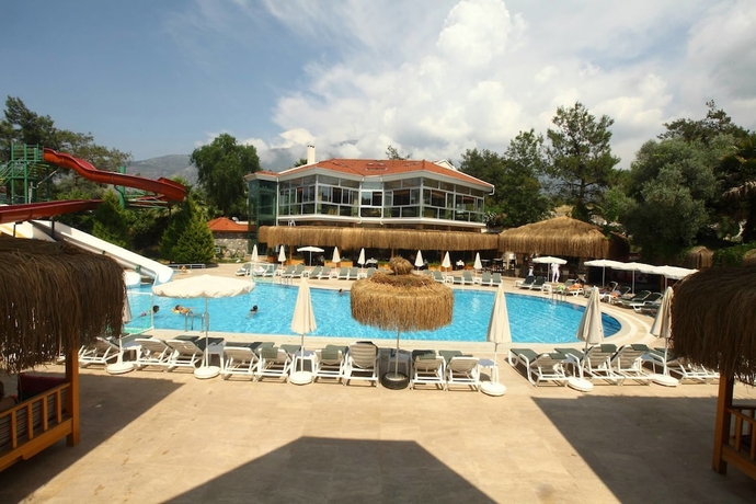 Imagen de la piscina del Hotel Telmessos Select. Foto 14