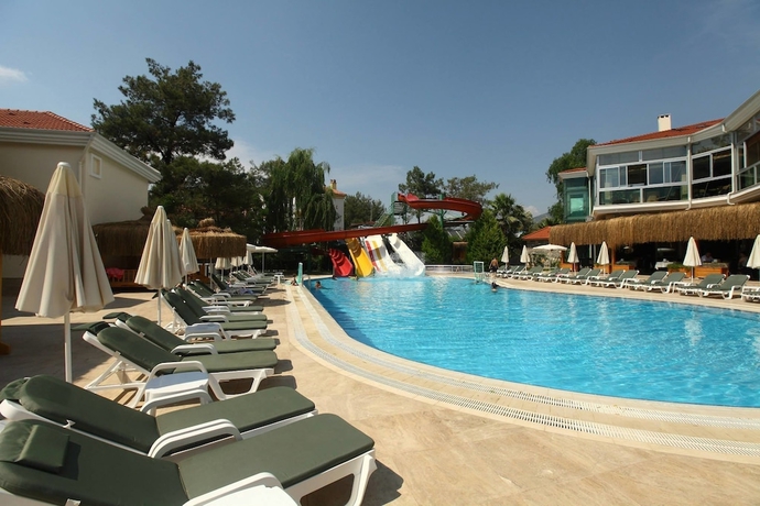 Imagen de la piscina del Hotel Telmessos Select. Foto 15