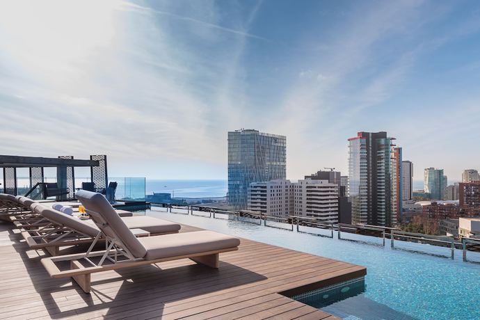 Imagen de la piscina del Hotel Tembo Barcelona. Foto 19