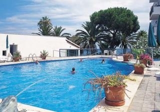 Imagen de la piscina del Hotel Temi. Foto 15