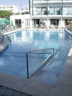 Imagen de la piscina del Hotel Temi. Foto 16