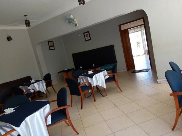 Imagen del bar/restaurante del Hotel Temms. Foto 9
