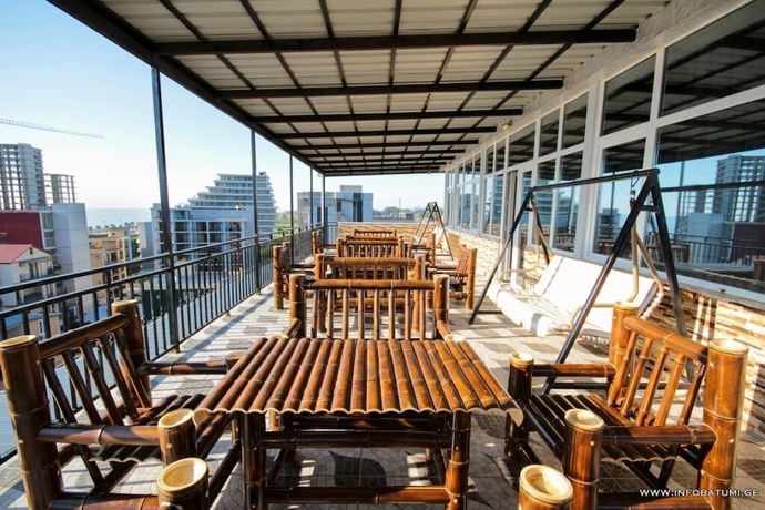 Imagen de los exteriores del Hotel Temo. Foto 11
