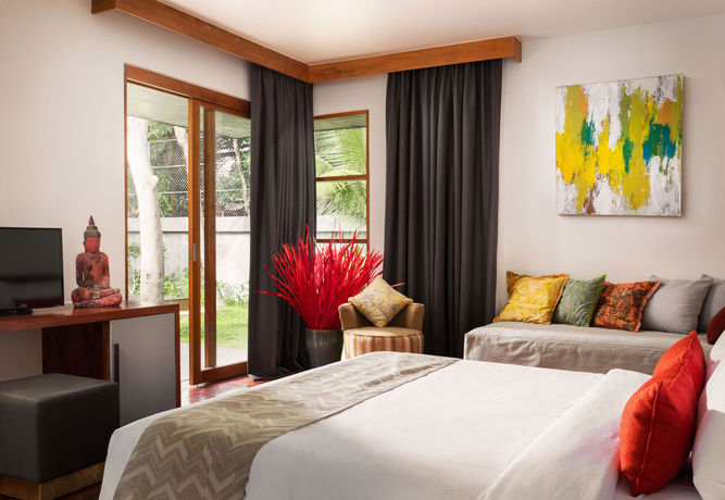 Imagen de la piscina del Hotel Templation. Foto 14