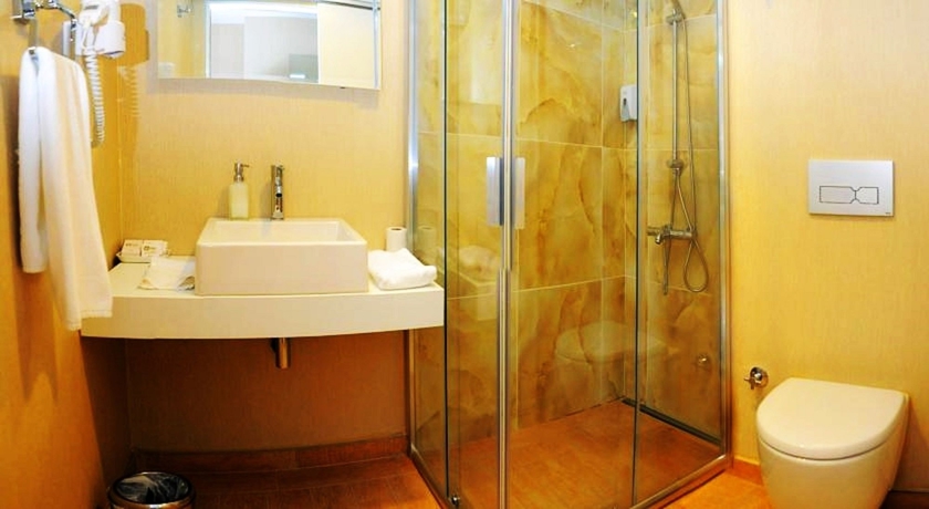 Imagen de la habitación del Hotel Tempo 4levent Istanbul. Foto 9