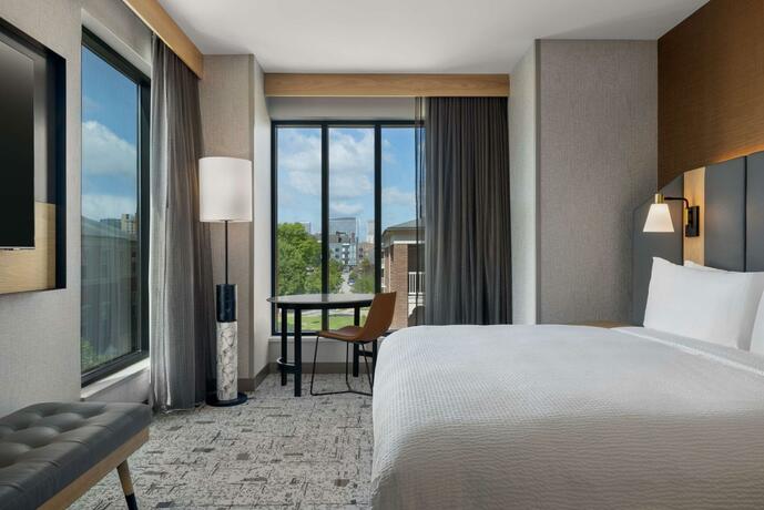 Imagen de la habitación del Hotel Tempo By Hilton Louisville Downtown Nulu. Foto 16