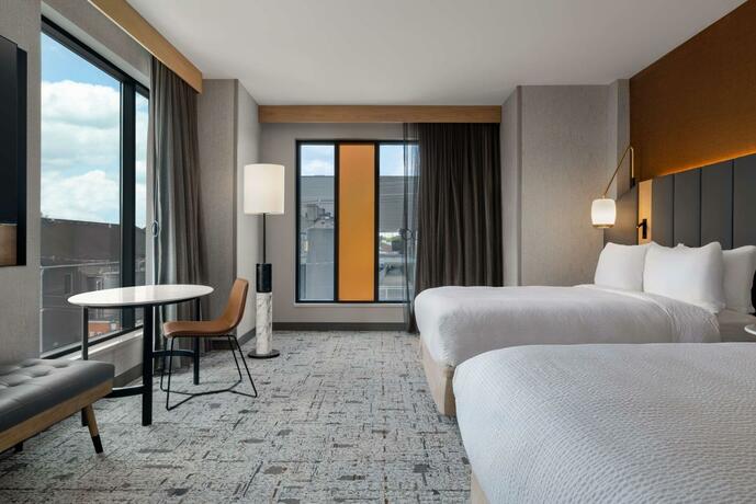 Imagen de la habitación del Hotel Tempo By Hilton Louisville Downtown Nulu. Foto 25