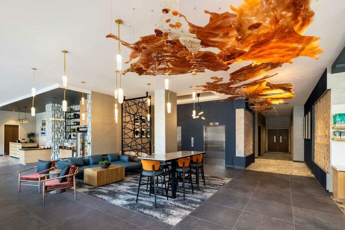 Imagen de los interiores del Hotel Tempo By Hilton Louisville Downtown Nulu. Foto 26
