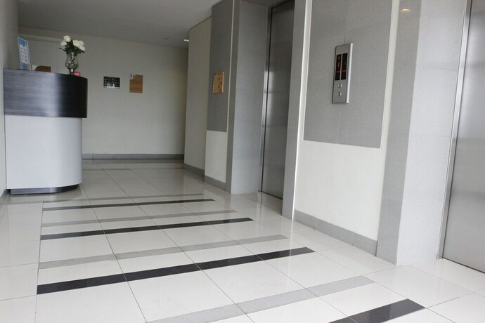 Imagen de los interiores del Hotel Ten Eleven Living Point. Foto 37