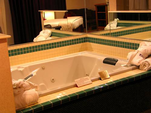 Imagen de la habitación del Hotel Ten Pin Inn and Suites. Foto 4
