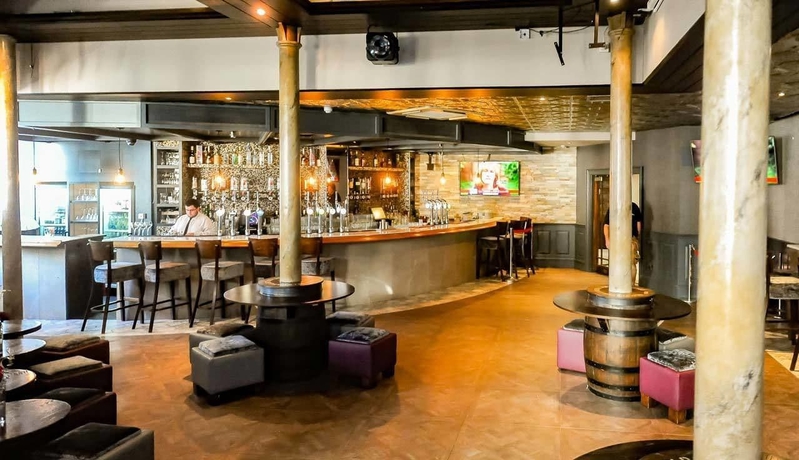 Imagen de los interiores del Hotel Ten Square. Foto 16