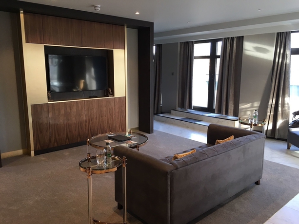 Imagen de la habitación del Hotel Ten Square. Foto 9