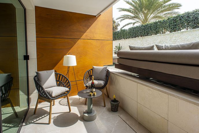 Imagen de la habitación del Hotel TenSuites. Foto 5