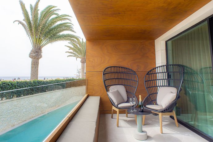 Imagen de la habitación del Hotel TenSuites. Foto 8