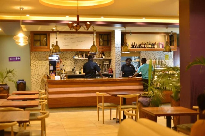 Imagen del bar/restaurante del Hotel Tenda Suites and Restaurant. Foto 9