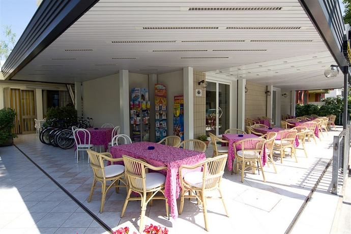 Imagen de los exteriores del Hotel Tenerife. Foto 13